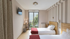 Vue d'ensemble chambre twin de notre hôtel près de la station de ski de Luz Ardiden- Hôtel Tourmalet